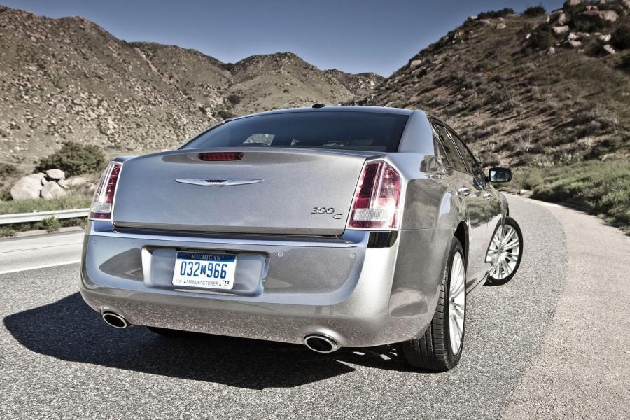  Chrysler 300C Glacier Edition 2013 года  (фото 3 из 31)
